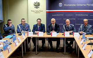 Od 1 maja wzrosną zarobki funkcjonariuszy policji – zapowiedział w Szczytnie szef MSWiA Od 1 maja wzrosną zarobki funkcjonariuszy policji – zapowiedział w Szczytnie szef MSWiA